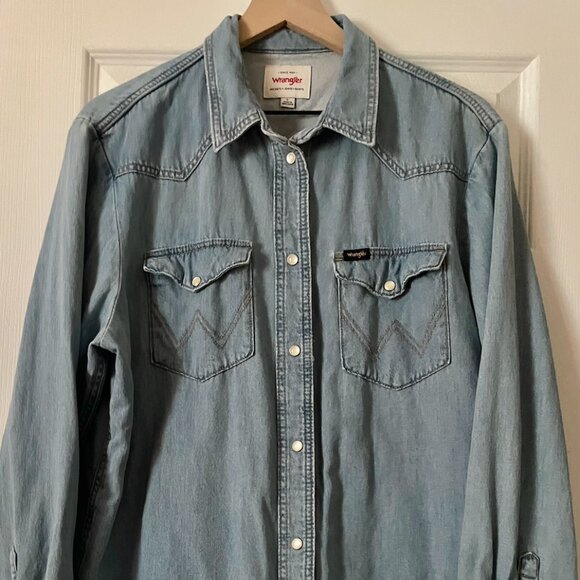 Wrangler Denim Boyfriend Shirt – Size L - Picture 4 of 10
